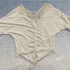 Paper + Tee Medium beige/cream button up lace back blouse